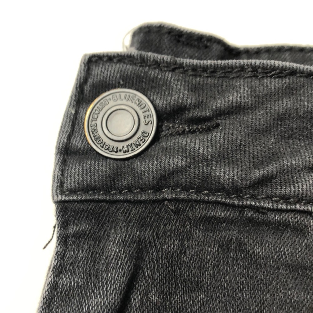 Mid-rise Distressed Black Skinny Jeans - Picture 3 of 10